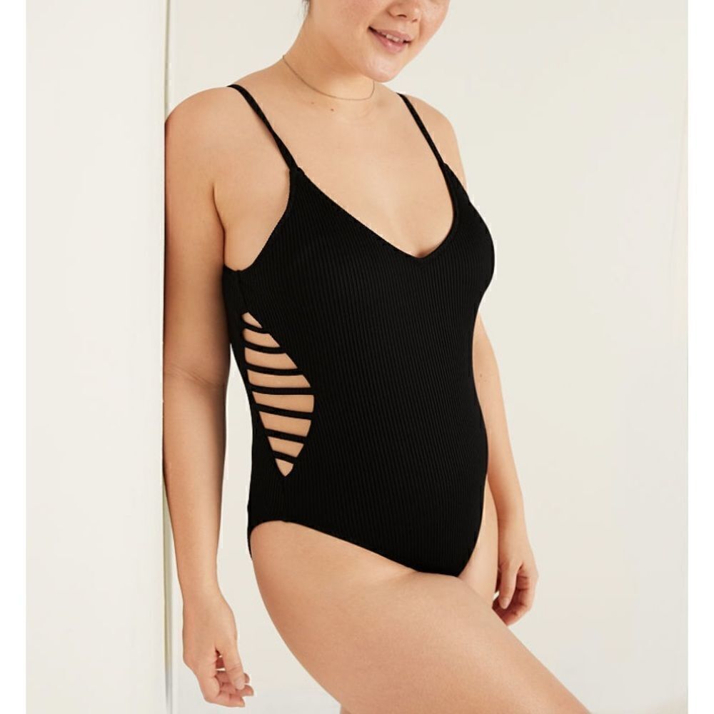 STRAPPY SIDE RIBBED ONE-PIECE 